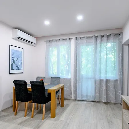 Apartament Thermi 1 *