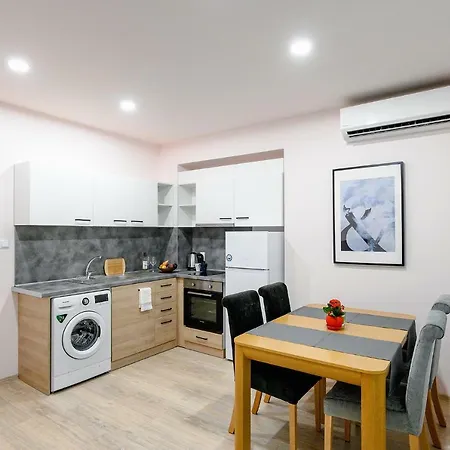 Apartament Thermi 1 *