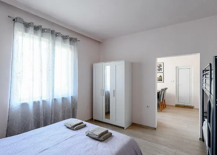 Апартамент Thermi 1 *